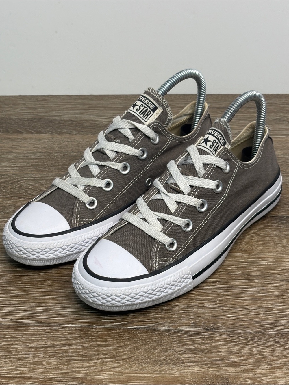 Converse Chuck Taylor All Star Low Top Unisex Gray Sneakers Women’s 6 / Men’s 4